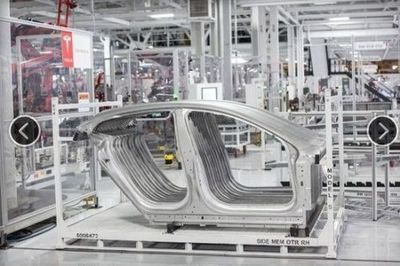 特斯拉Model S工厂揭秘 干净到一尘不染